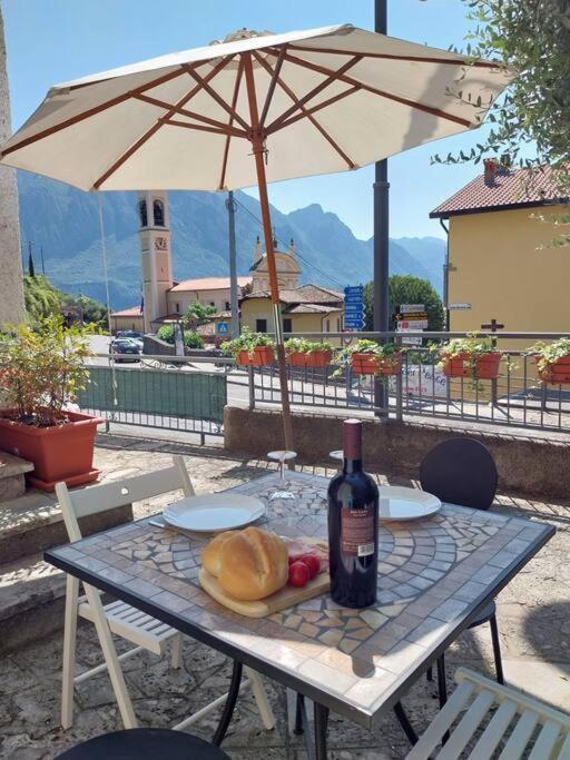 Casa Elly Lägenhet Riva di Solto Exteriör bild