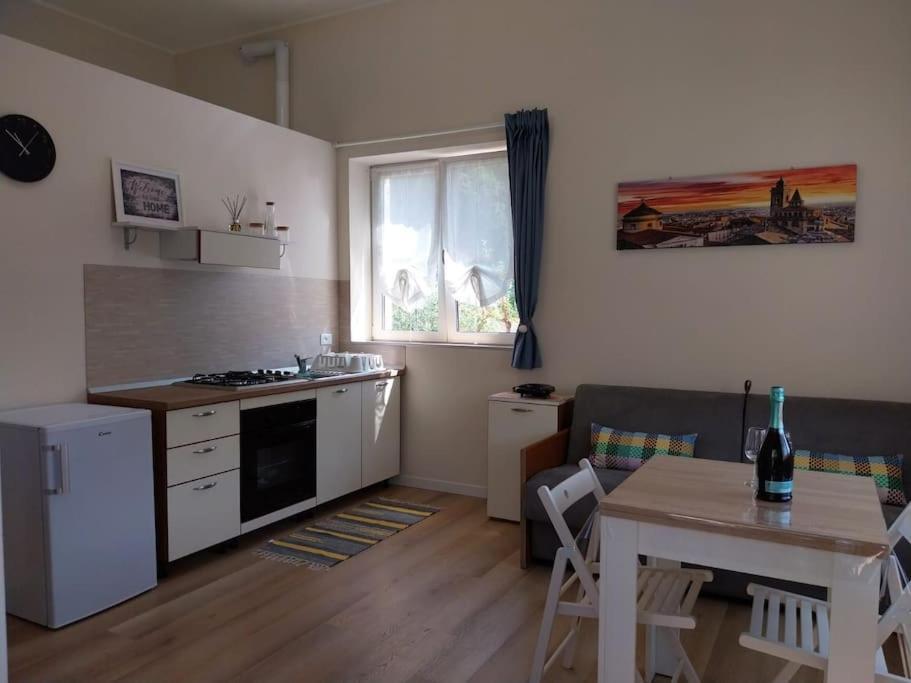 Casa Elly Lägenhet Riva di Solto Exteriör bild